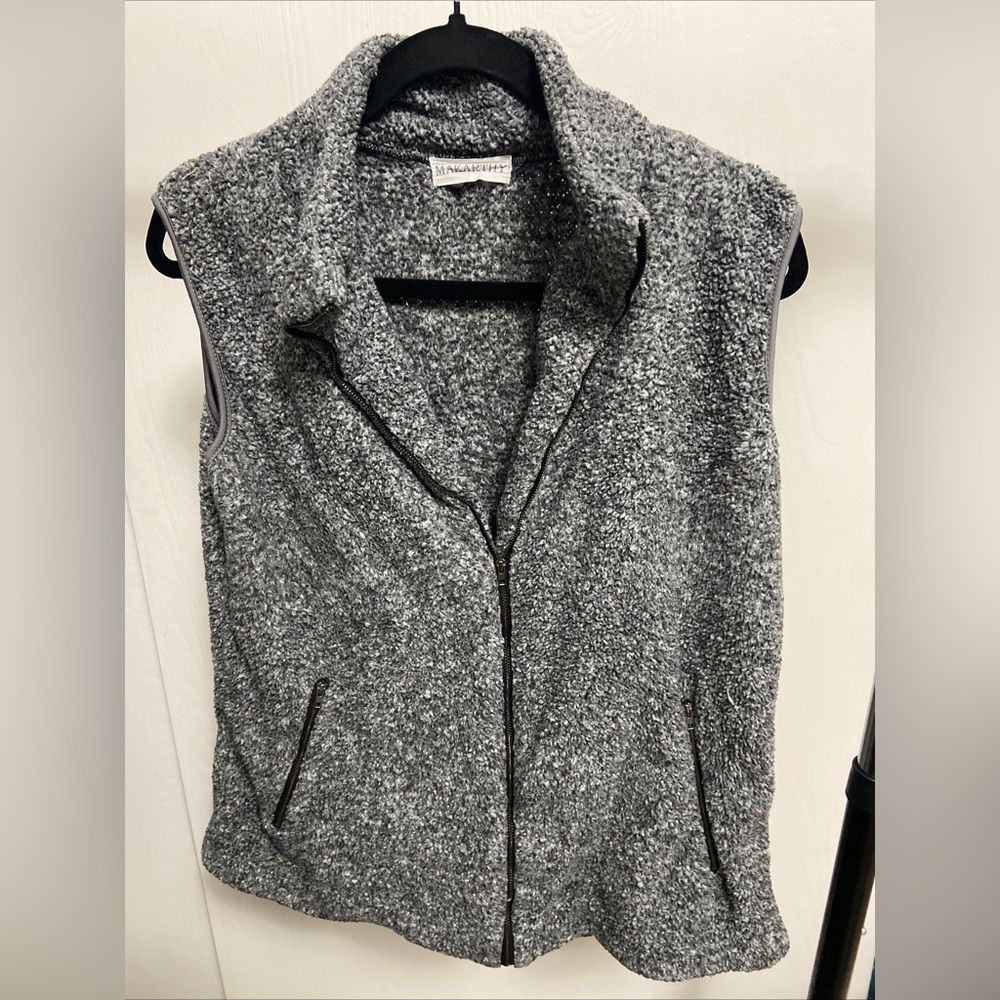 Makarthy Gray Fleece Sleeveless Full Zip up sweater Vest Woman’s Size Medium